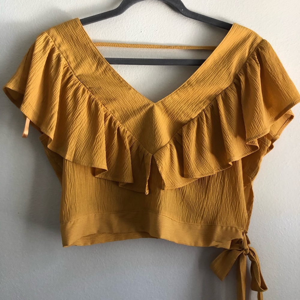 ruffled gold top